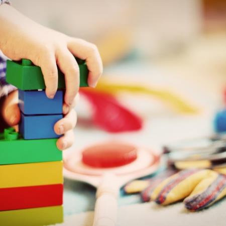 child playing with blocks 